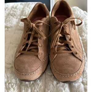 Skechers Tan Suede Lace-Up Casual Comfort Shoes Women’s Memory Foam Sz 8